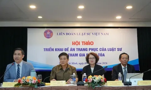 Đề xuất mặc áo choàng tại phiên tòa để nâng cao vị thế luật sư