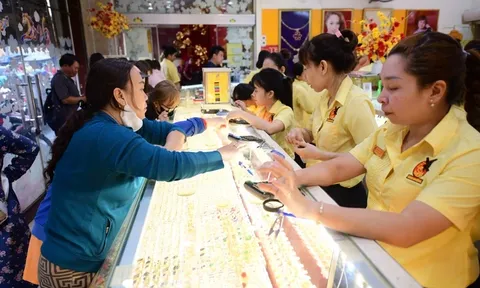 Đọc nhanh 23-6: Giá vàng bật tăng; 'ông lớn' ngành nước TP.HCM giải thể cùng lúc 4 công ty con