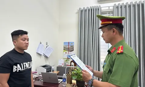 Đánh người, đe dọa, khóa cửa nhà đòi tiền đặt cọc đất, 2 người bị khởi tố