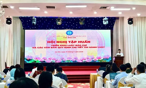 Hoàn thành khóa bồi dưỡng tối thiểu 40 tiết: Điều kiện cấp thẻ nhà báo lần đầu