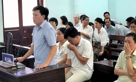 Cựu Phó chánh tòa và cựu Phó viện trưởng Viện Kiểm sát nhân dân TP Huế lãnh án vì nhận hối lộ