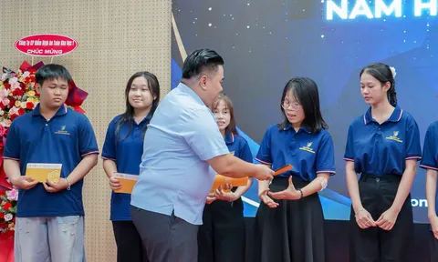 Viện Khoa học Pháp luật và Trọng tài Quốc tế ILIA đồng hành trao học bổng cho sinh viên LHU