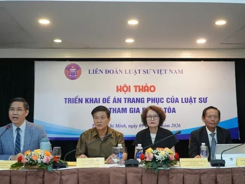 Đề xuất mặc áo choàng tại phiên tòa để nâng cao vị thế luật sư