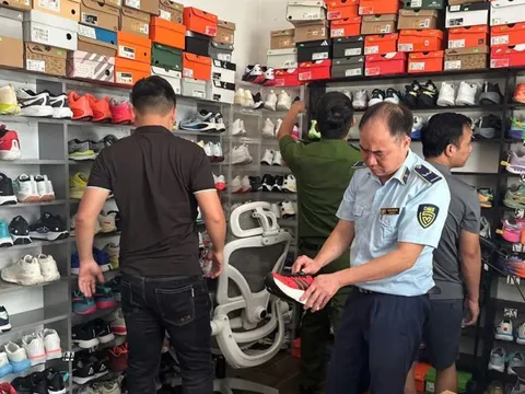 VCCI làm việc với Thường trực Ủy ban Kinh tế và Tài chính của Quốc hội: Tháo gỡ ‘áp lực kép’ cho doanh nghiệp tư nhân