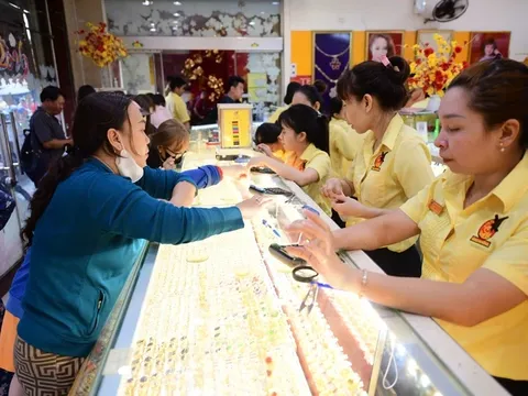 Đọc nhanh 23-6: Giá vàng bật tăng; 'ông lớn' ngành nước TP.HCM giải thể cùng lúc 4 công ty con