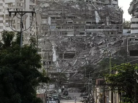 Bé 3 tuổi sống sót sau gần một tuần bị vùi lấp do động đất Venezuela