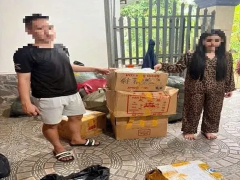 Kiểm tra hộ kinh doanh livestream bán hàng, phát hiện lô hàng nghi không rõ nguồn gốc trị giá hơn 100 triệu đồng