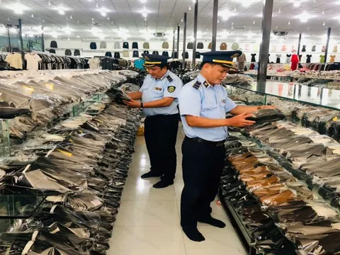 Xử phạt 04 trường hợp buôn bán sản phẩm thời trang giả mạo nhãn hiệu nổi tiếng