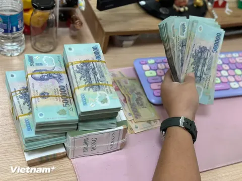 Ngân hàng đồng loạt giảm lãi suất huy động và cho vay, tiếp sức nền kinh tế