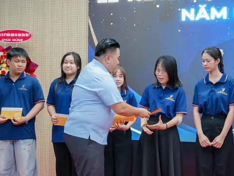 Viện Khoa học Pháp luật và Trọng tài Quốc tế ILIA đồng hành trao học bổng cho sinh viên LHU